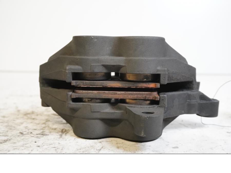 Höger sida på Bromsok från en Triumph Daytona 650 -2005 motorcykel.