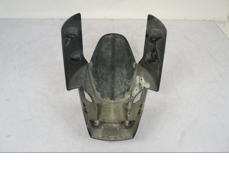 Snett nerifrån på Framskärm från en Ducati Multistrada 1200 -2017 motorcykel.