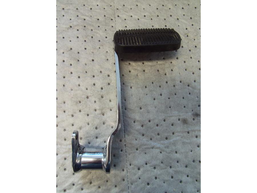 Framsidan på Bromspedal från en H-D Touring Road King FLHR/I -1997 motorcykel.