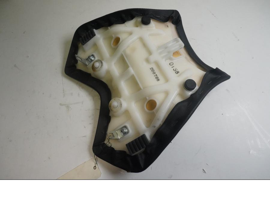 Höger sida på Sadel från en Kawasaki Z 1000 -2008 motorcykel.