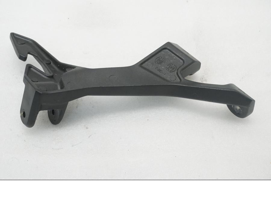 Baksidan på Fotpinnefäste från en Kawasaki Z 400 -2020 motorcykel.