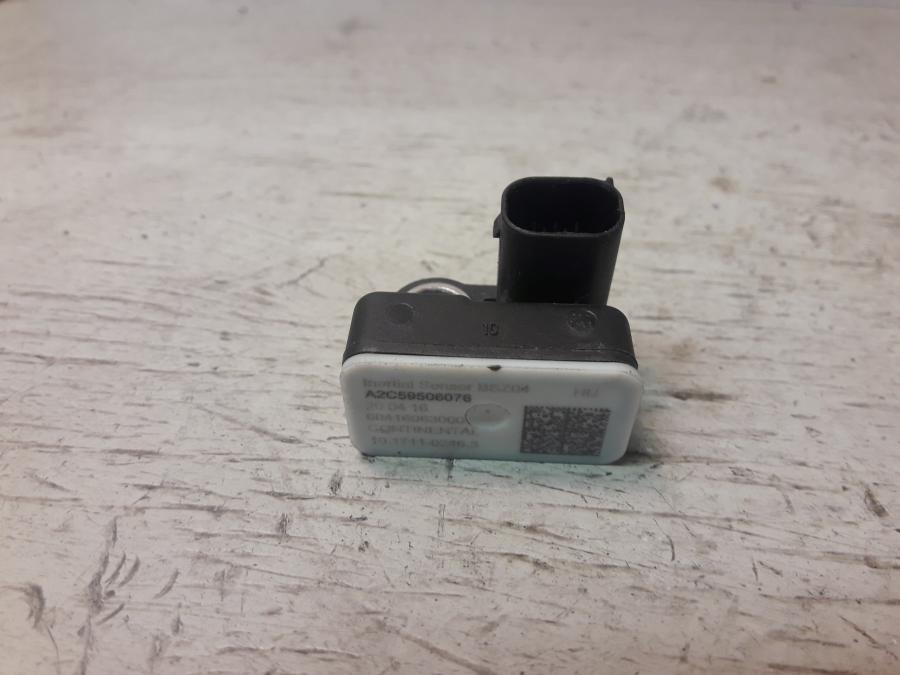 Framsidan på Acceleration Sensor från en KTM 1290 Super Duke -2016 motorcykel.