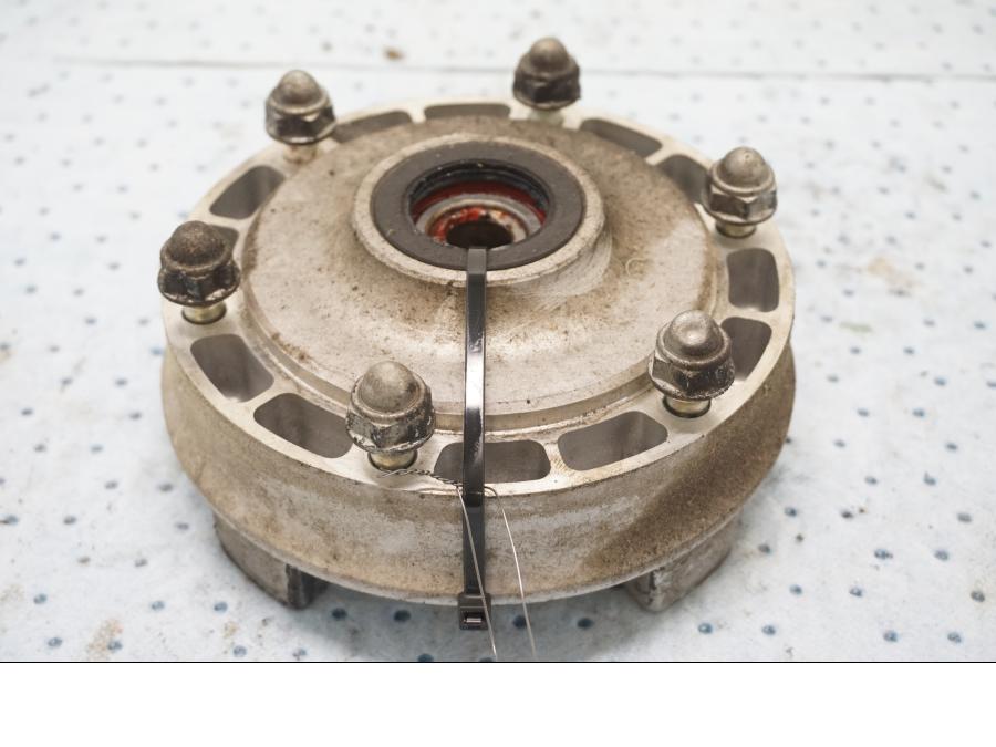 Framsidan på Drevfäste från en Kawasaki EN 500 -1999 motorcykel.