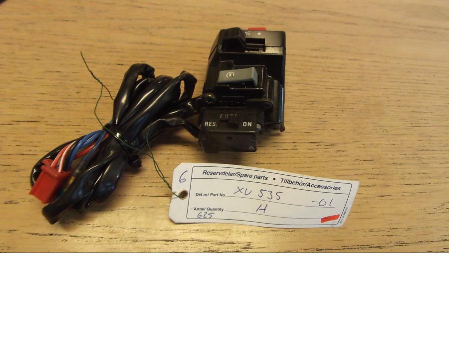 Framsidan på Styrelreglage från en Yamaha XV 535 -2001 motorcykel.