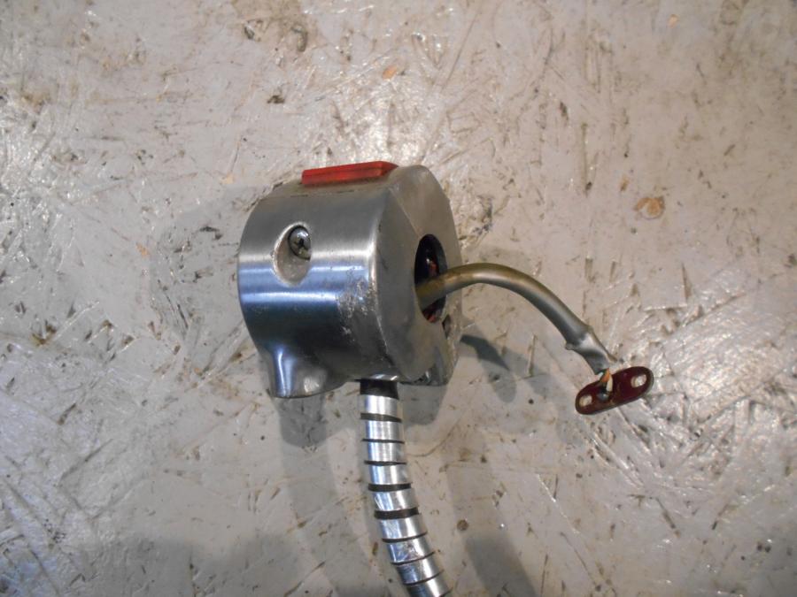 Höger sida på Styrelreglage från en Suzuki VS 750 Intruder -1986 motorcykel.