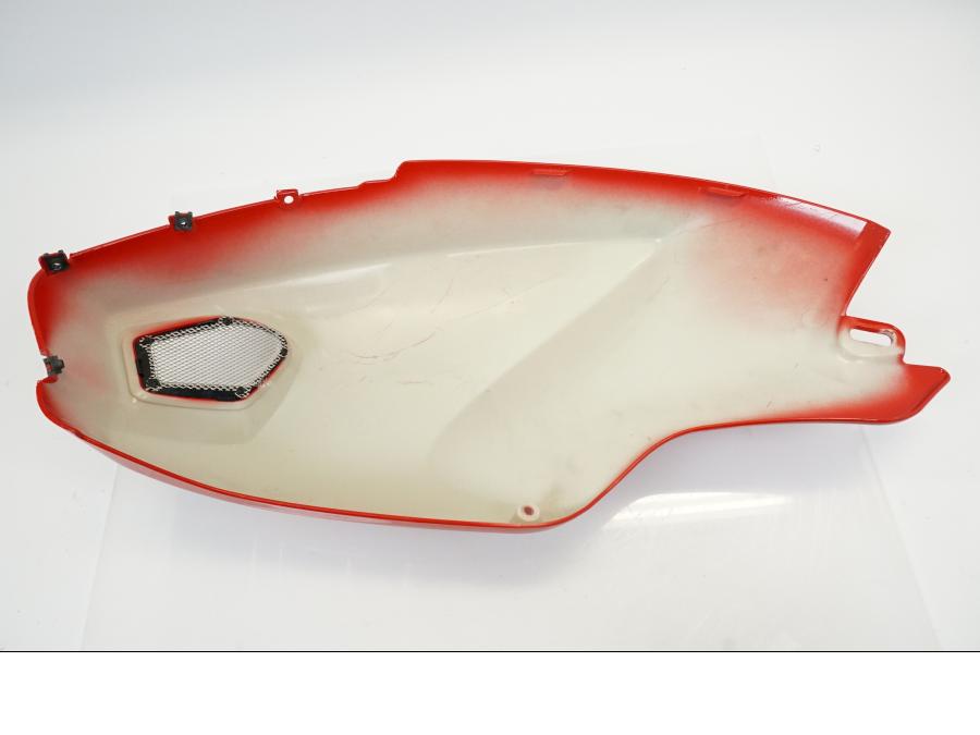 Extrabild1 på Bensintankskåpa från en Ducati Monster 769 -2013 motorcykel.