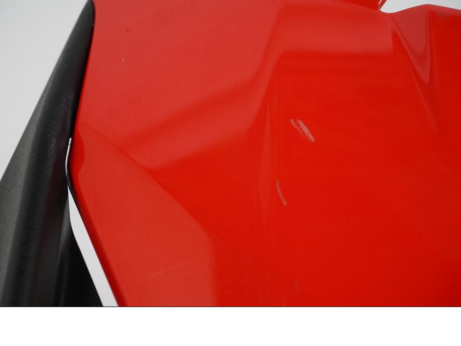 Extrabild1 på Kylarvinge från en Ducati Streetfighter 1098 -2010 motorcykel.