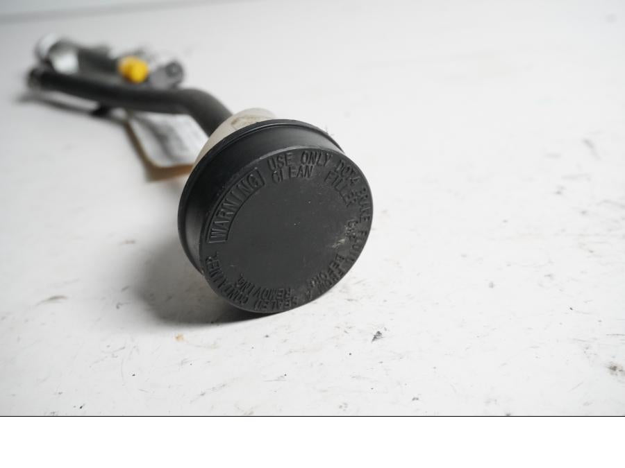 Snett uppifrån på Bromshuvudcylinder från en BMW S 1000 RR -2014 motorcykel.