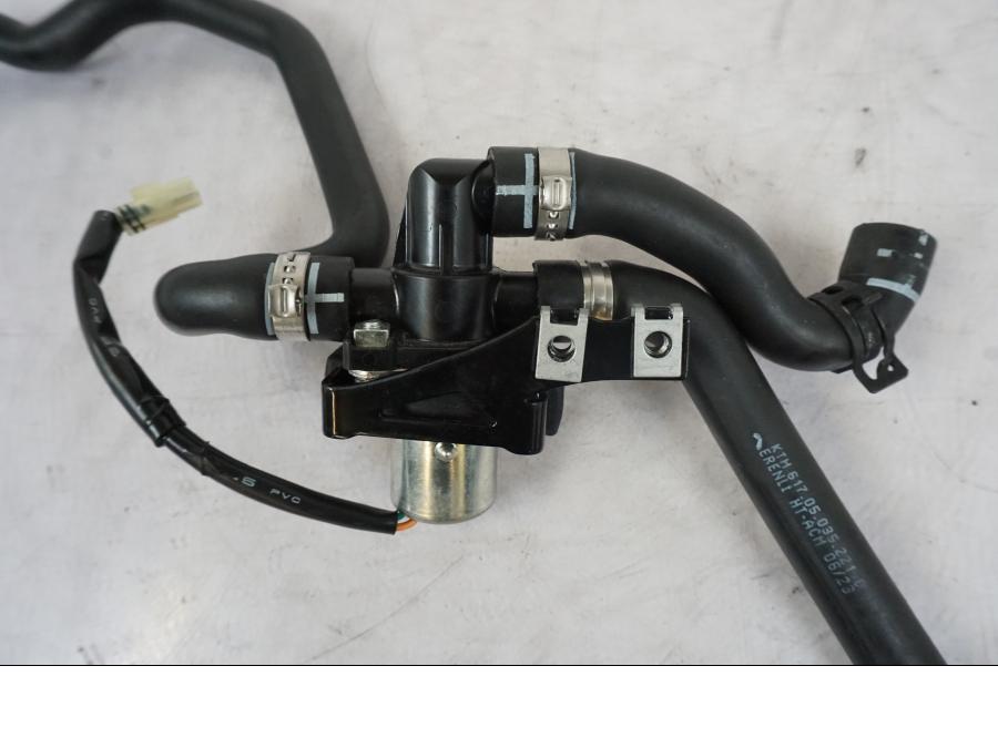 Extrabild2 på Second Air från en KTM 1290 Super Duke R -2023 motorcykel.