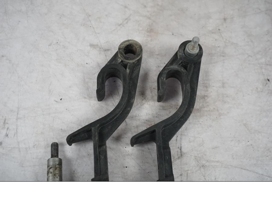 Höger sida på Sadelfäste från en Triumph Tiger Explorer -2016 motorcykel.