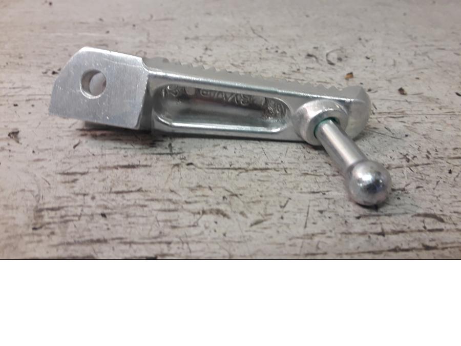 Baksidan på Fotpinne från en Yamaha MT-09 -2014 motorcykel.