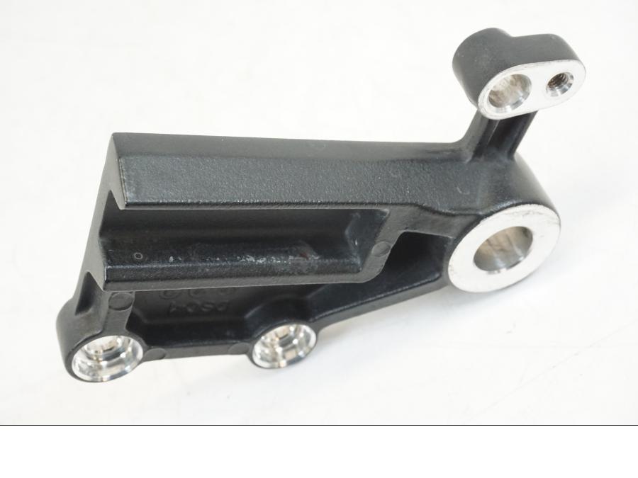 Höger sida på Bromsoksfäste från en Kawasaki NINJA 400 -2020 motorcykel.