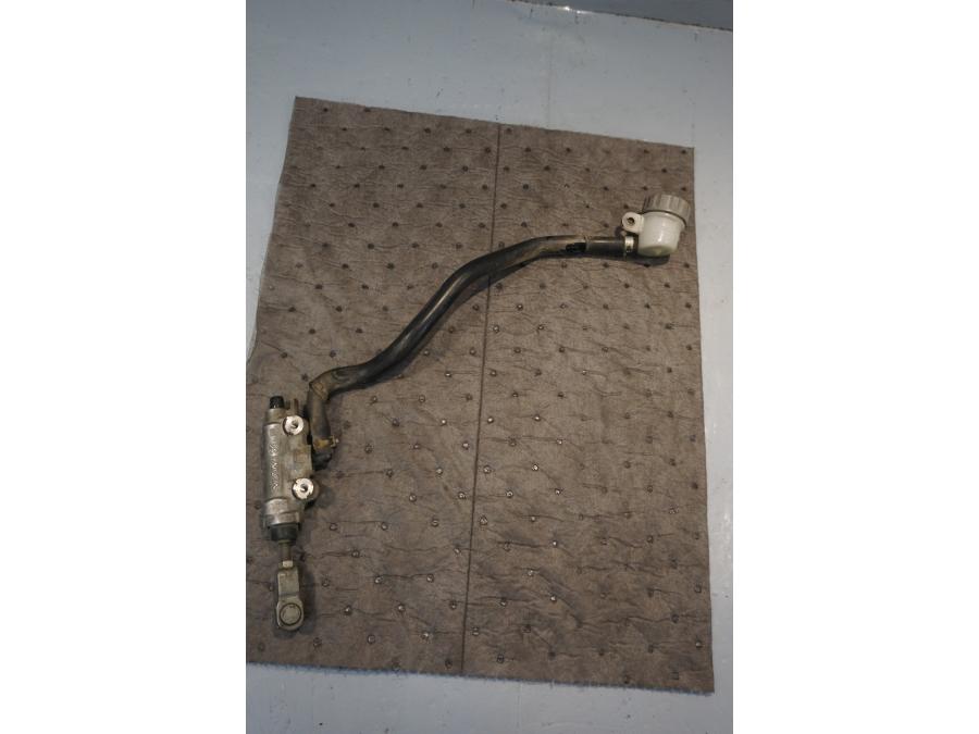 Framsidan på Bromshuvudcylinder från en Suzuki DR 650 -1997 motorcykel.