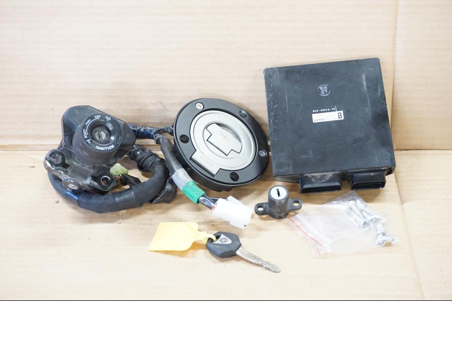 Framsidan på Låssats från en Yamaha MT-09 Tracer -2019 motorcykel.