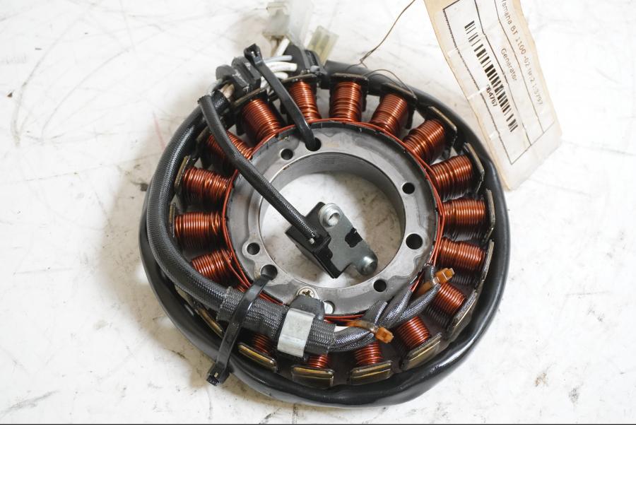 Baksidan på Generator från en Yamaha BT 1100 -2002 motorcykel.
