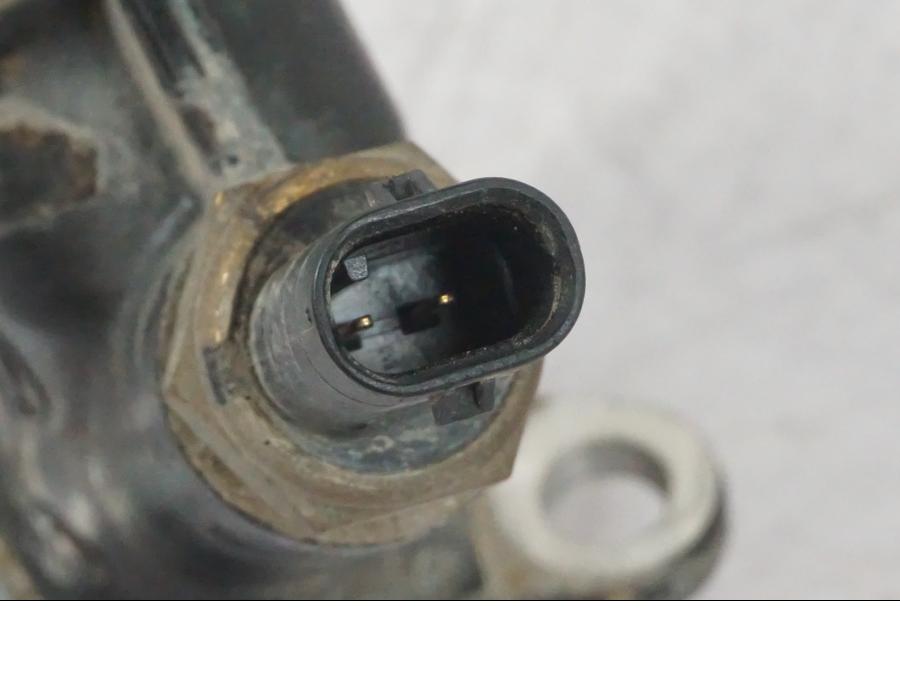 Snett uppifrån på Vattenrör från en BMW R 1200 GS -2018 motorcykel.