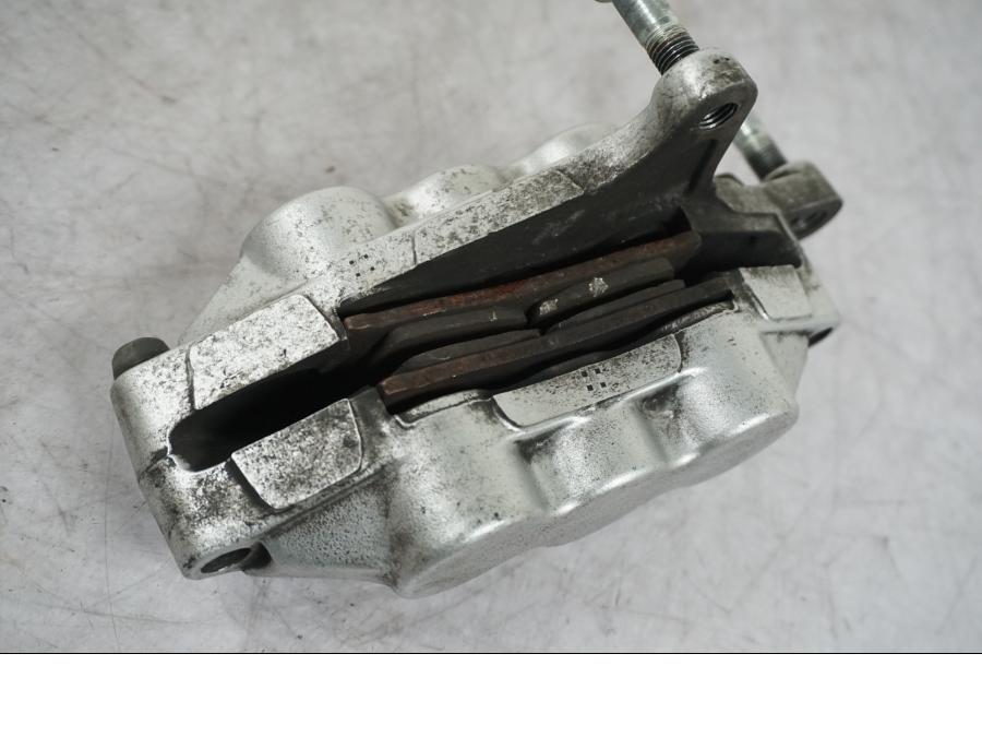 Snett uppifrÄn pÄ Bromsok frÄn en Kawasaki VN 1500 Mean Streak -2002 motorcykel.