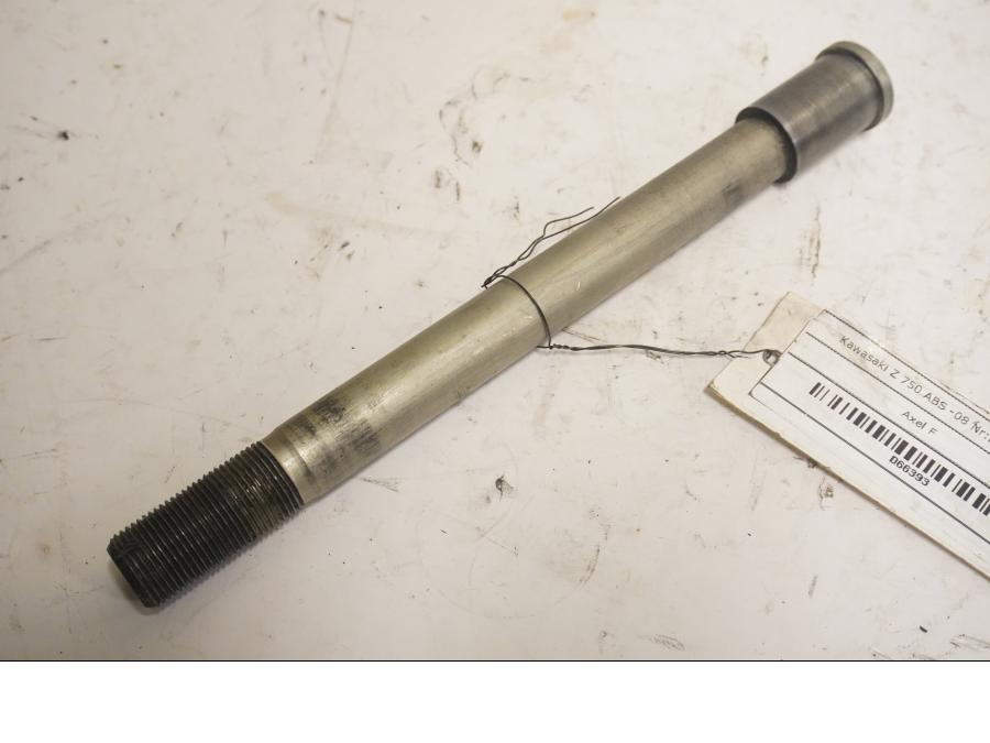 Framsidan på Axel från en Kawasaki Z 750 -2008 motorcykel.