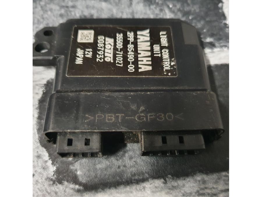 Baksidan på Strålkastarmodul från en Yamaha FJR 1300 -2016 motorcykel.