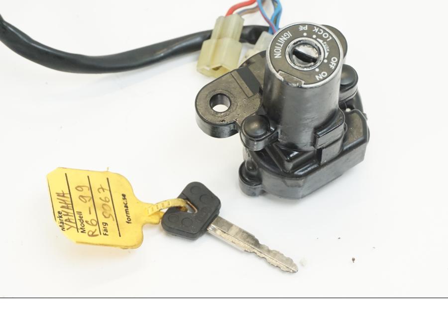 Vänster sida på Låssats från en Yamaha YZF R6 -1999 motorcykel.