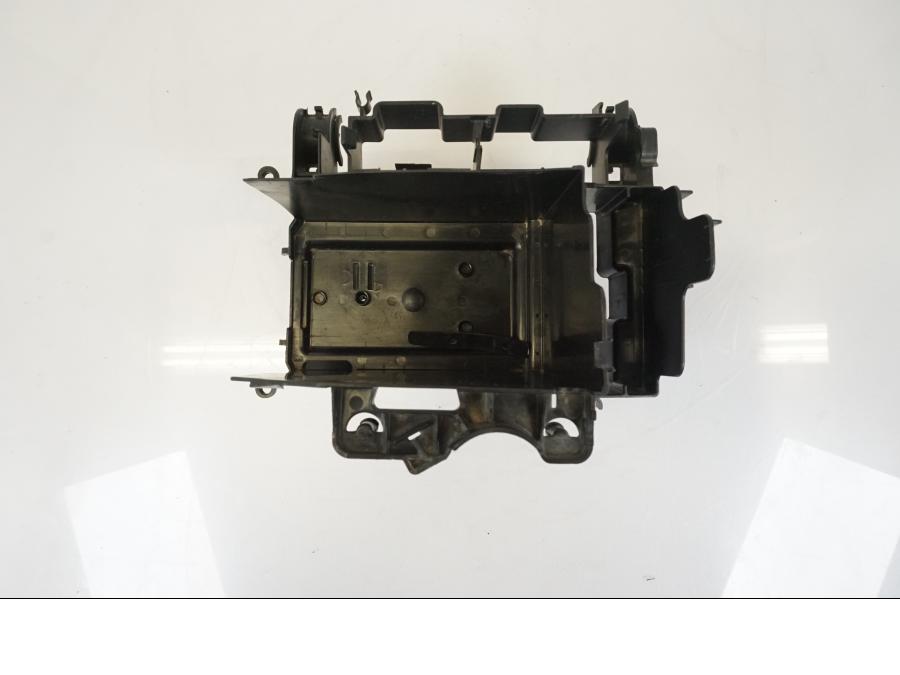 Snett uppifrån på Batterihållare från en BMW R 1250 GS -2019 motorcykel.