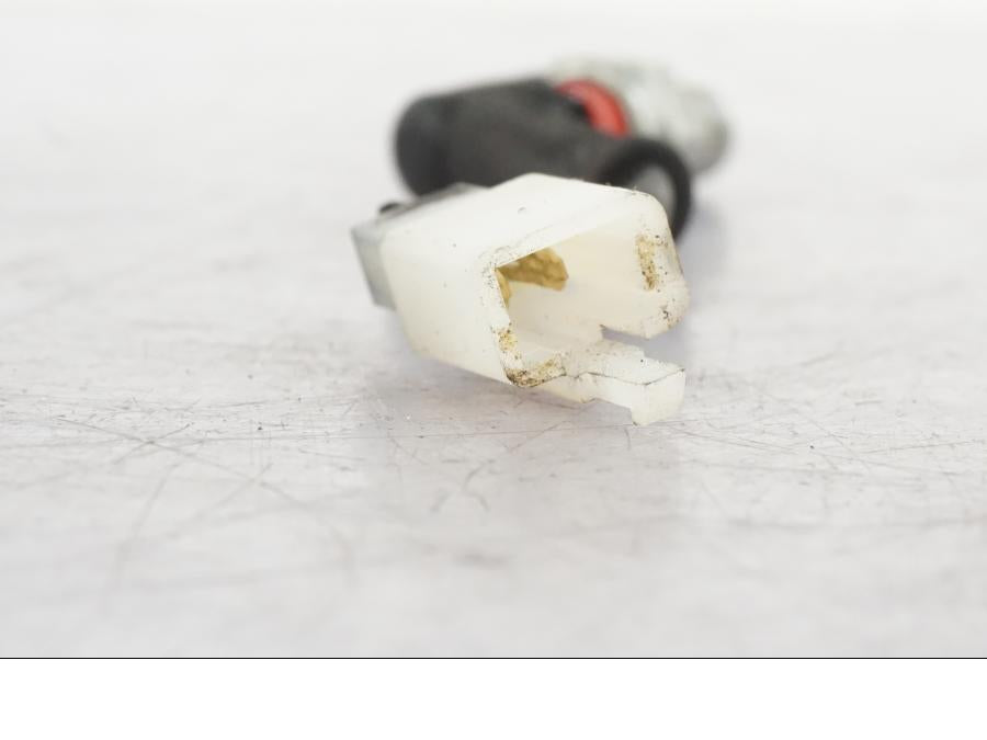 Höger sida på Bromsljuskontakt från en KTM 690 Duke -2015 motorcykel.