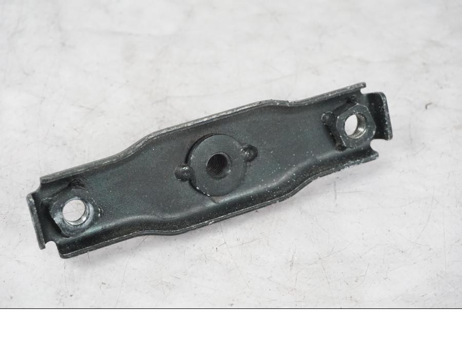 Baksidan på Bensintankfäste från en KTM 390 Duke -2018 motorcykel.