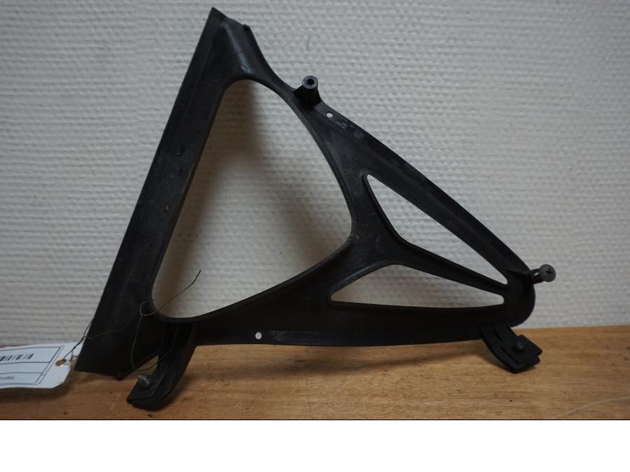 Baksidan på Magkåpa från en Yamaha YZF R6 -2000 motorcykel.