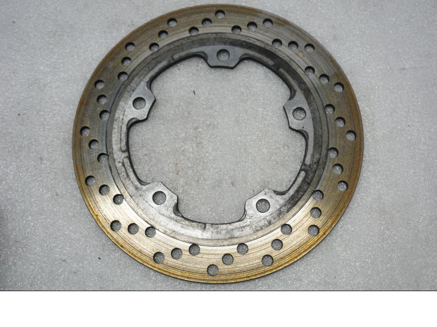 Baksidan på Bromsskiva från en Suzuki SV 650 -2016 motorcykel.