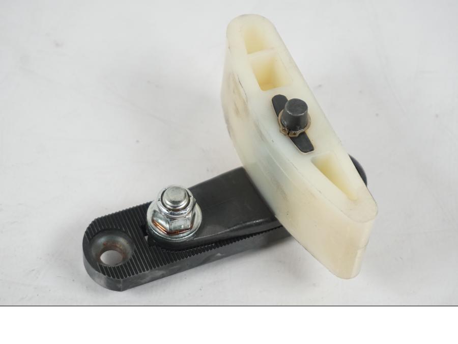 Snett uppifrån på Kedjesträckare från en H-D Softail Standard FXST -2001 motorcykel.