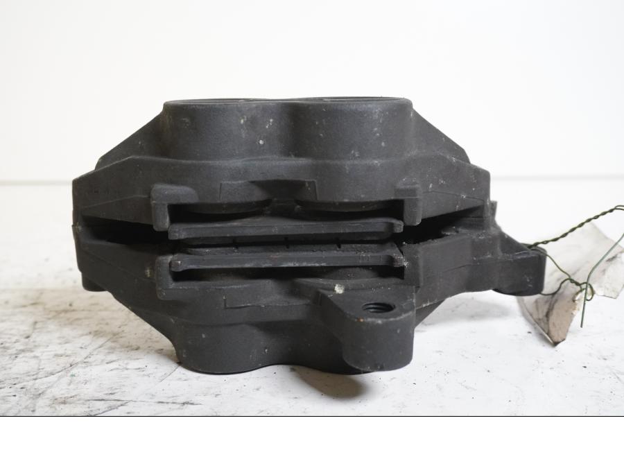 Höger sida på Bromsok från en Triumph TT 600 -2001 motorcykel.