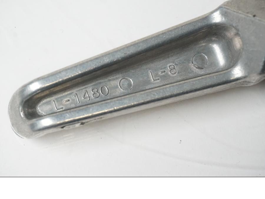 Vänster sida på Fotpinne från en Kawasaki GTR 1400 -2008 motorcykel.