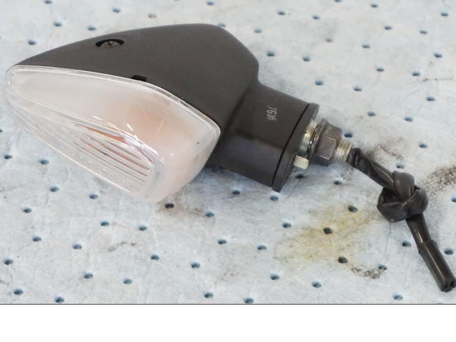 Snett nerifrÄn pÄ Blinkers frÄn en Suzuki GSX 1300 BK -2008 motorcykel.