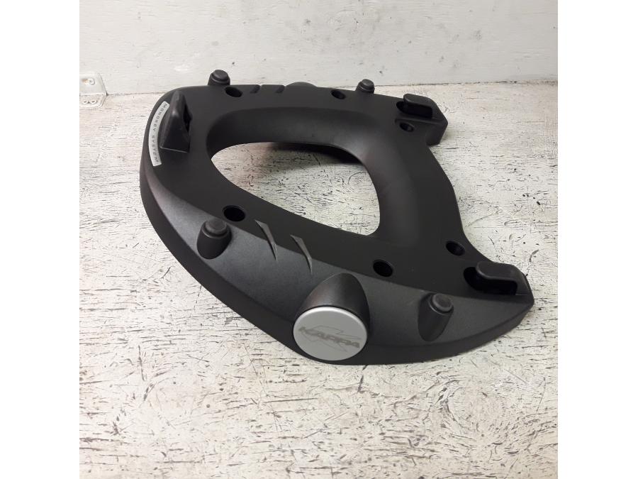 Baksidan på Topboxplatta från en Yamaha MT-09 Tracer -2010 motorcykel.