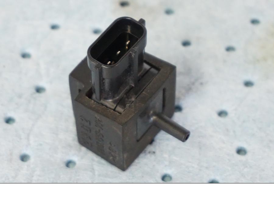 Snett nerifrÄn pÄ Mapsensor frÄn en Suzuki GSX-R 1000 -2008 motorcykel.