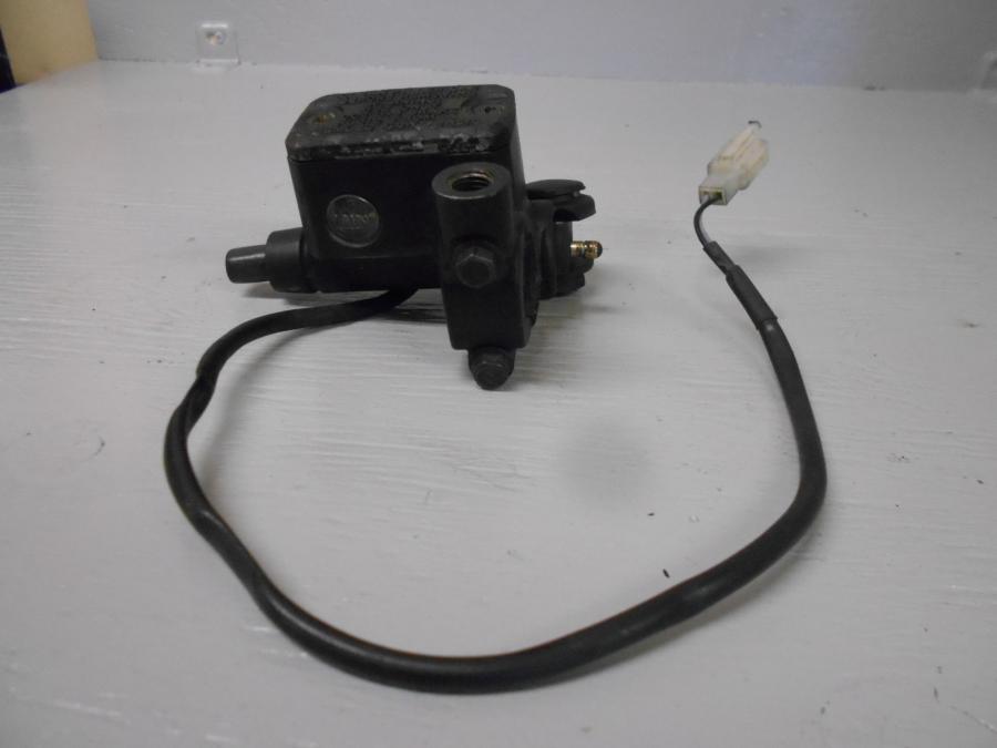 Baksidan på Bromshuvudcylinder från en KTM 690 SM -2007 motorcykel.