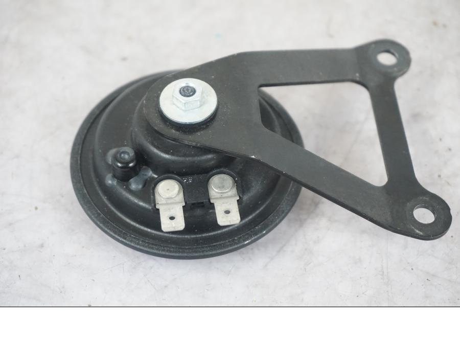 Höger sida på Signalhorn / Tuta från en KTM 1290 Super Adventure S -2022 motorcykel.