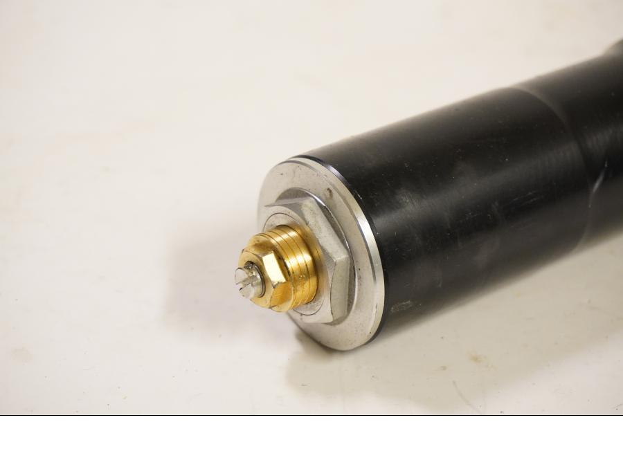 Snett uppifrån på Gaffelben från en Yamaha YZF 1000 R1 -2003 motorcykel.
