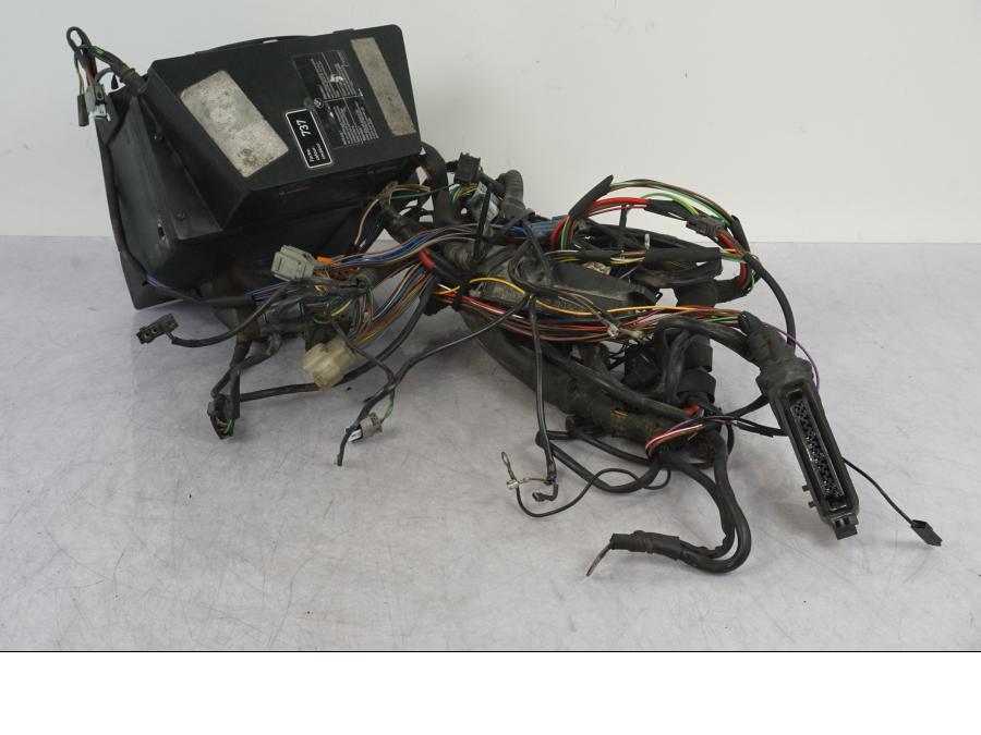 Vänster sida på Kabelstam från en BMW R 1100 GS -1998 motorcykel.