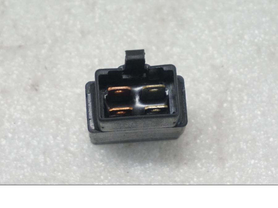 Baksidan på Relä från en Honda CBR 1100 XX -1998 motorcykel.