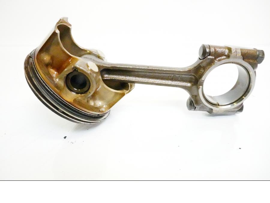 Baksidan på Kolv från en Yamaha FJR 1300 -2005 motorcykel.