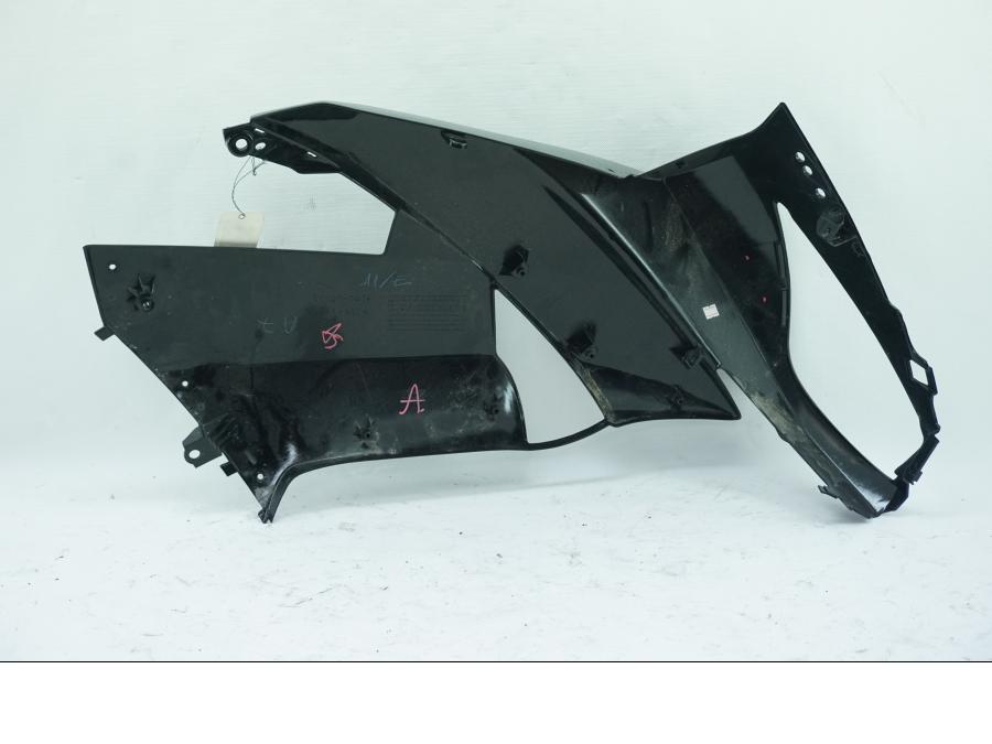 Baksidan på Sidkåpa från en Kawasaki ER-6F -2008 motorcykel.