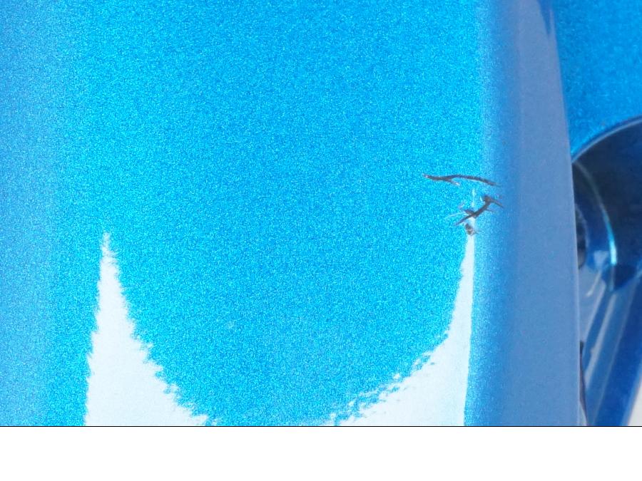 Vänster sida på Bensintankskåpa från en Suzuki GSX-S 1000 -2016 motorcykel.