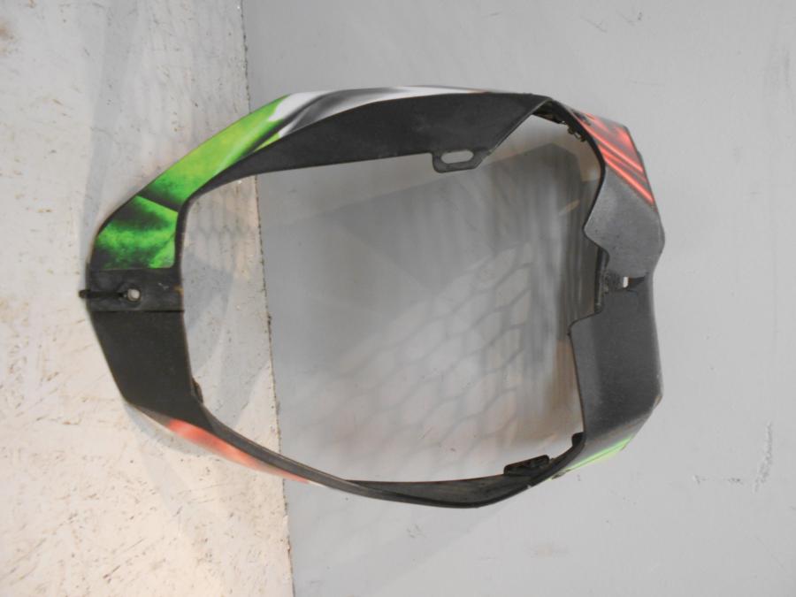 Vänster sida på Magkåpa från en Aprilia Tuono V4R -2016 motorcykel.