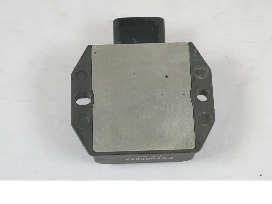 Vänster sida på Likriktare från en KTM 1290 Super Duke R -2018 motorcykel.