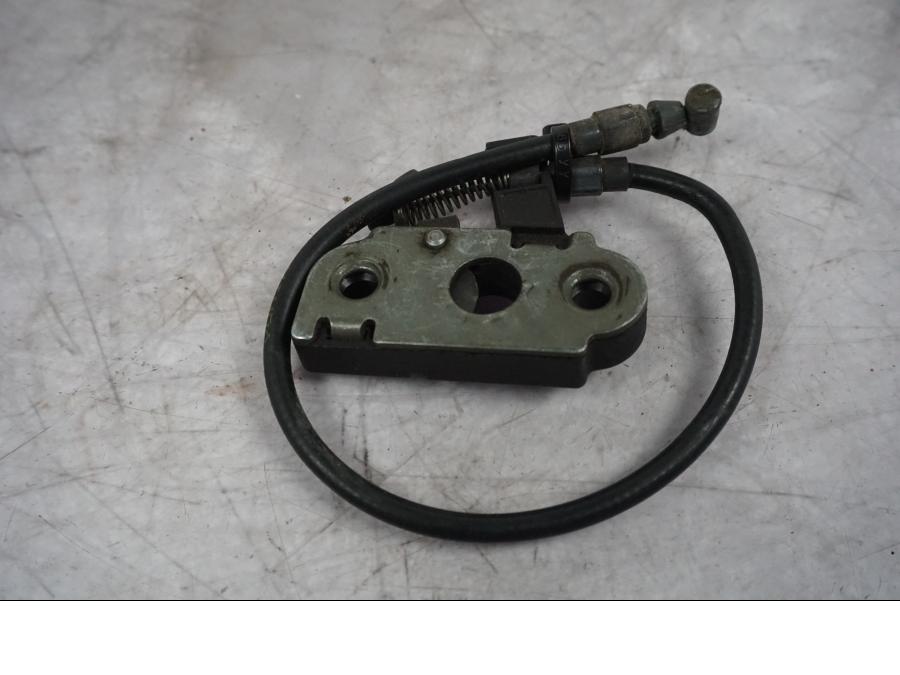 Höger sida på Sadellåsmekanism från en Triumph Tiger Explorer -2016 motorcykel.