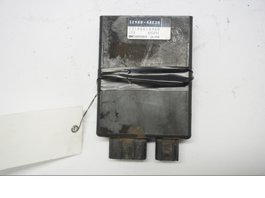 Baksidan på CDI / ECU från en Suzuki VZ 800 -1998 motorcykel.