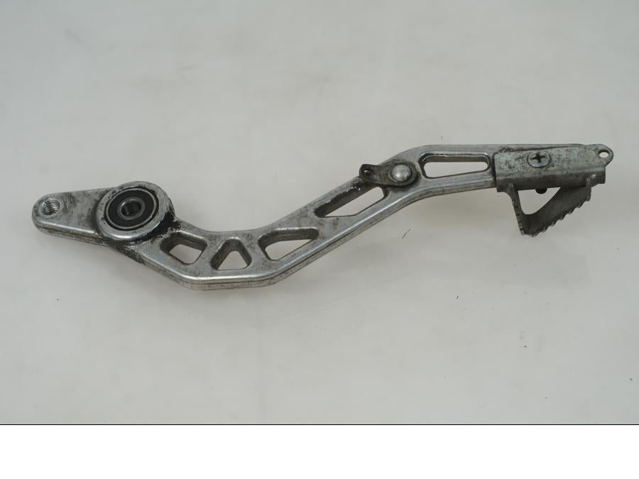 Baksidan på Bromspedal från en KTM 625 SM -2002 motorcykel.