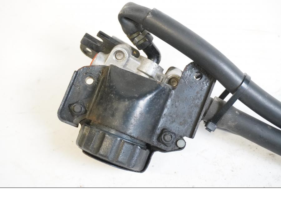 Höger sida pÄ Bromshuvudcylinder frÄn en Yamaha XV 1700 -2003 motorcykel.