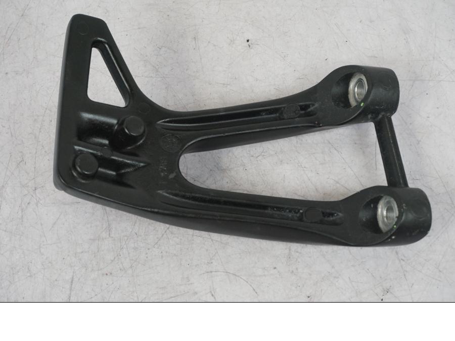 Snett uppifrån på Fotpinnefäste från en Yamaha Tenere 700 -2022 motorcykel.